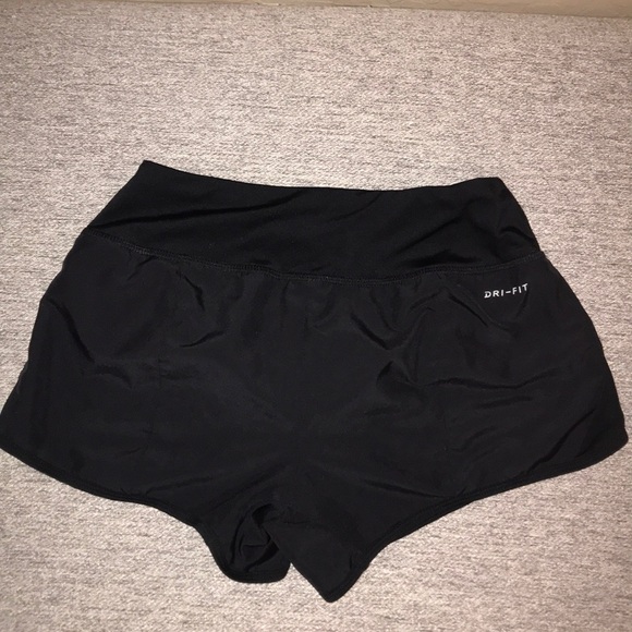 black nike athletic shorts - Picture 2 of 3